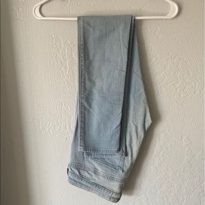 Light wash low waisted Hollister jeggings